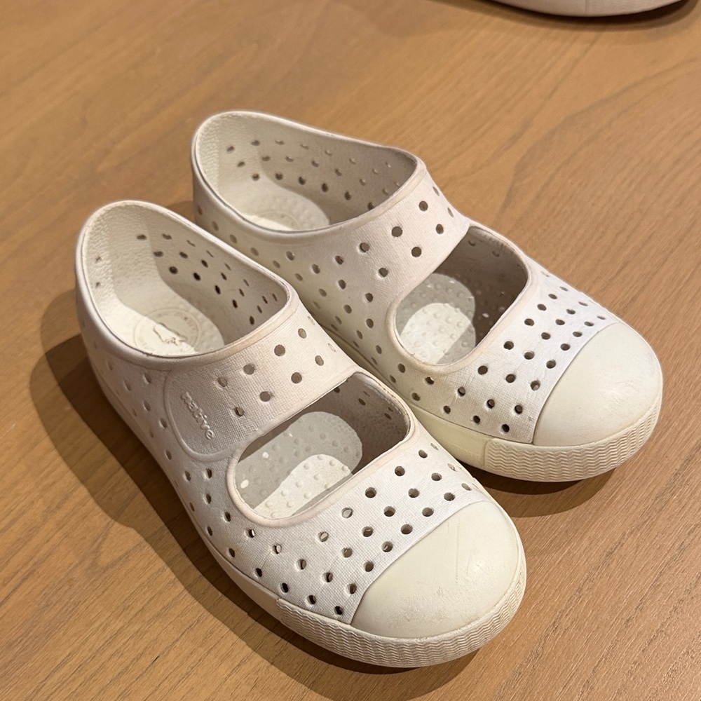 Native Kids White Water Shoes Jefferson juniper size little kids 11